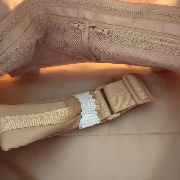 BEIS Sport Duffle - Picture 9 of 14